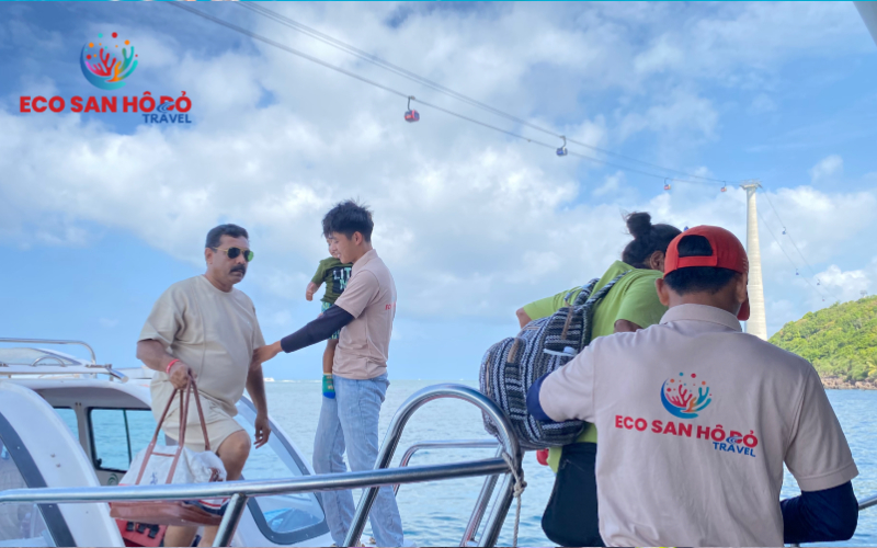 Huong-dan-vien-chuyen-nghiep-tai-eco-san-ho-do
