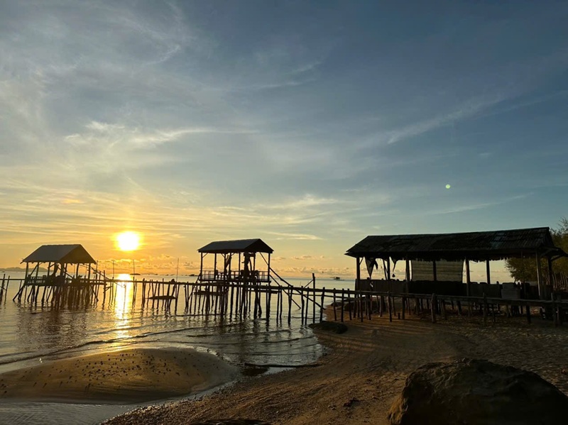 Cảnh đẹp bình mình ở Bãi Thơm