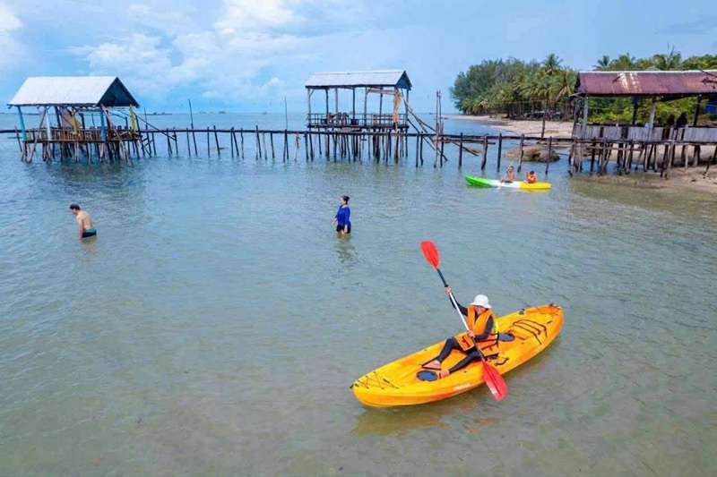 Chèo thuyền Kayak ở Bãi Thơm