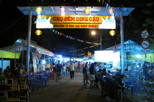 cho-dem-dinh-cau-suu-tam