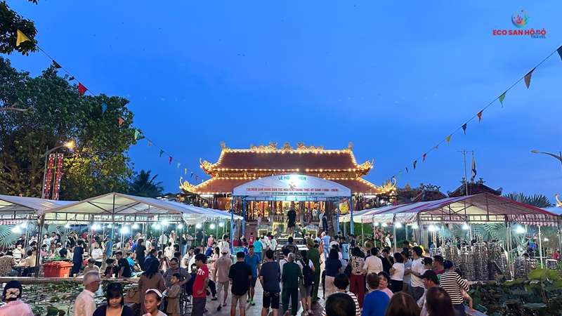 Đình thần là điểm tham quan du lịch nổi tiếng khi muốn tìm hiểu về truyền thống văn hóa địa phương