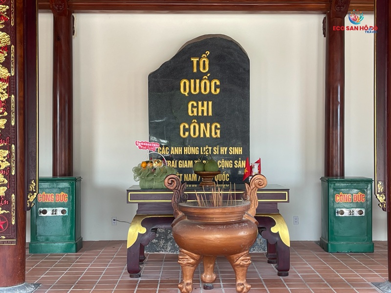đài tưởng niệm của các chiến sĩ đã hy sinh trong nhà tù phú quốc