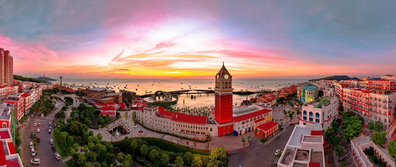 Khám phá Sunset Town trước khi xem show Symphony Of The Sea